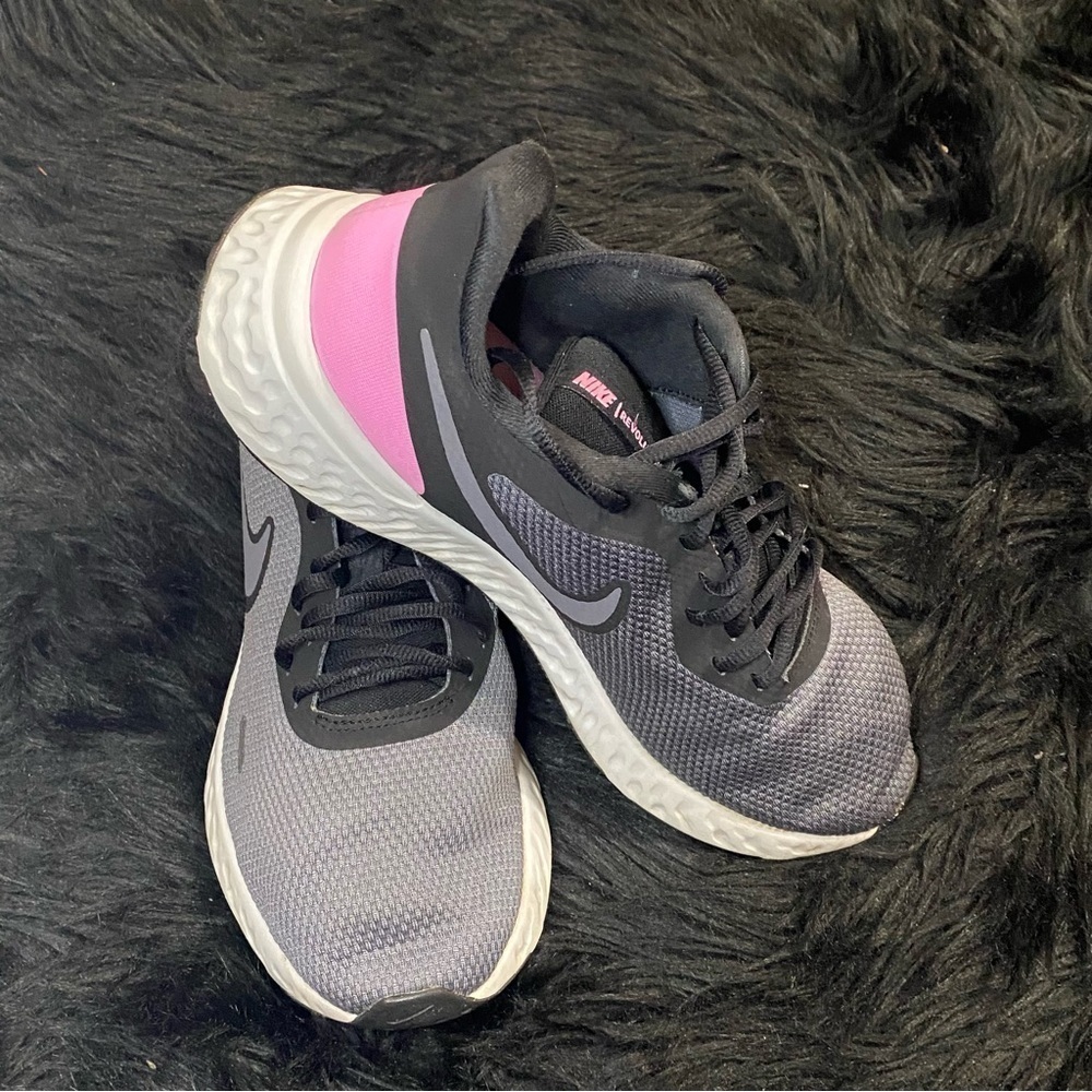 Nike Revolution 5 Running Shoes Women’s size 12 W Pink Black and Gray - Picture 7 of 14